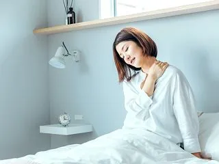 頸椎症の薬だけで大丈夫?痛みの本当の原因