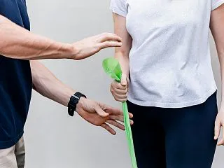 筋肉がある高齢者ほど危ない？介護者が見逃…
