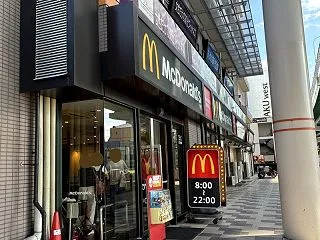 ショッピングモールのマクド、には全く見え…
