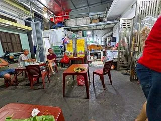 路地裏のビアホイへ行くと「ネムチュア？ネ…