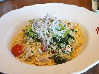 国産釜揚げしらすとあさりのペペロンチーノ