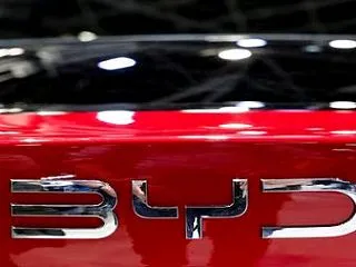 米軍嘉手納基地が中国BYD車の乗り入れ禁…