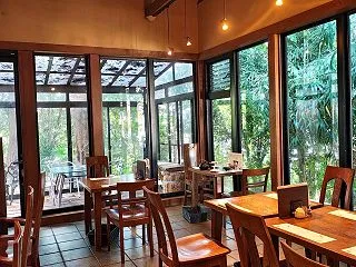 丘の上の森の中の隠れ家で手打そば「蕎麦茶…