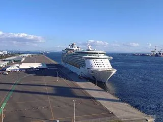 ナビゲーター・オブ・ザ・シーズが横浜港初…
