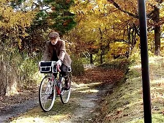 83歳の秋、ツイードを着て残る自転車生活…