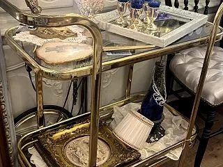 ガラスのタイプのトローリーもあります
