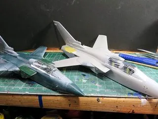 機首の違い(ハセガワ&レベルトー…