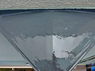 出窓の天端はスチールで錆や工場シールの劣…