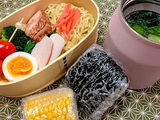 具沢山な塩ラーメン弁当とチキン南蛮の晩酌