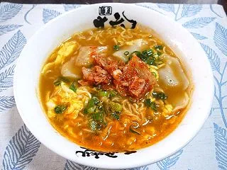お家で 「明星チャルメラ 宮崎辛麺」ラン…