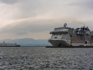 MSCベリッシマ入港