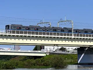 多摩川橋梁の小田急1000形