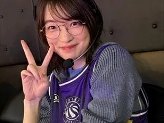 【朗報】上田麗奈(32)さん、ワイに向か…