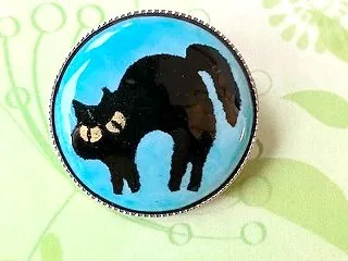 やんのかステップ 猫ブローチ 枠付き（ …
