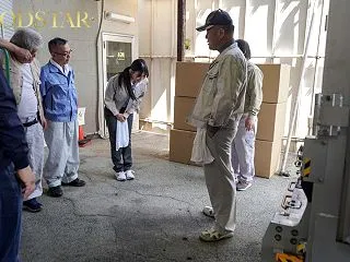 配送中NTR 既婚ベテランドライバーの配…