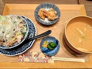 炭火たんとと和くら のとろあじほぐし茶碗…