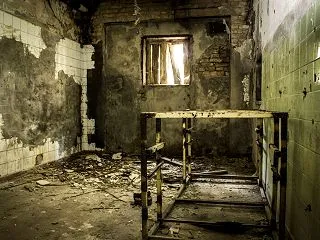 あの廃病院だけ、季節が違った