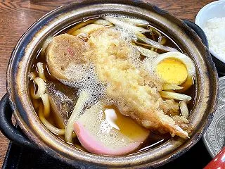 寒い夜だから明日を待ちわびて鍋焼きうどん…