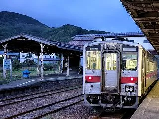 【留萌本線】不気味なコンクリ駅舎が建つ終…