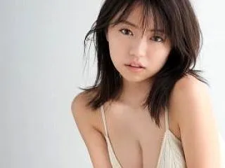 大原優乃、巨乳の谷間を完全開放！！このグ…