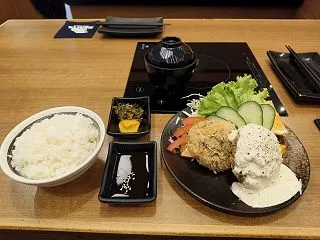 【タイ】なぎ屋、メンチカツ定食