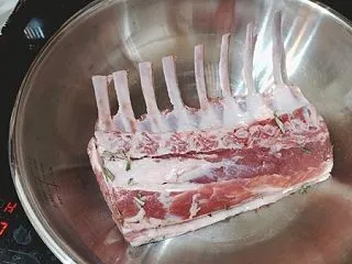 ラムの骨付き肉、極上ローストレシピ！