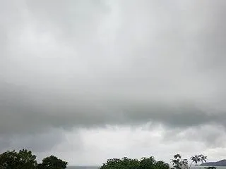 夜中から続く大雨で近所で土石流やら冠水や…