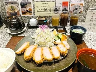 とんかつ激戦区^^/
