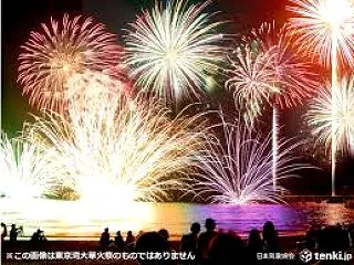 11年ぶり東京湾大華火祭 悪天候の中決行…