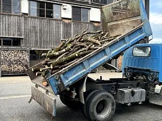 【看板効果】県道沿いに「薪求む」を出した…