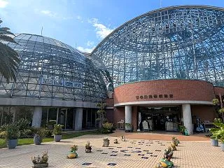 トロピカルな大温室と食虫植物『夢の島熱帯…