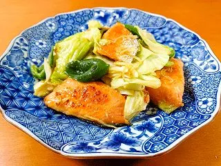🐟 サケとキャベツのホイコーロー風