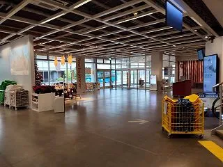 雨の日 IKEA