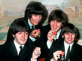 Beatles、MBE勲章を授かる