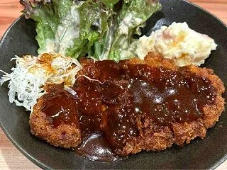 洋風居酒屋ランチの柔らかトンカツセット …