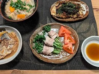 鯖の味噌煮と豚汁の晩ご飯と アガベガーデ…