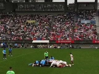 雨のラグビー場