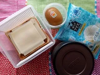 カレーチーズトーストとスープ弁当