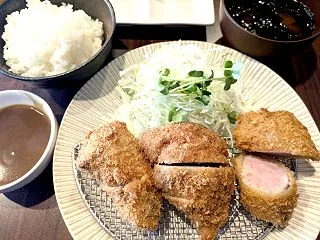 しっとり肉質のﾋﾚかつ♪ 金の豚@松江
