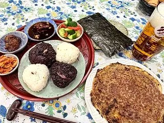 お一人晩酌でおにぎりアクション
