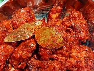 【65】で、昨日漬け込んだインドチキンを…