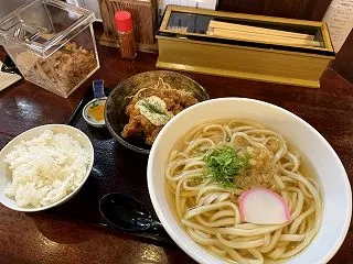 「うどん 一歩」でうどんランチをいただく…