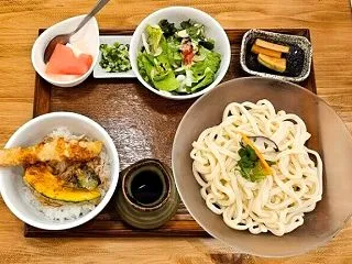 【うどん土間】丼うどんセットのコスパが抜…
