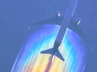 虹色の飛行機雲