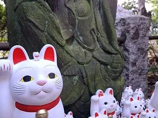 大谿山(だいけいざん)豪徳寺、招き猫の発…