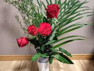 身は花とともに落つれども、心は香とともに…