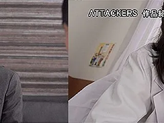 保健室の先生の岡田ひなのさんが体育教師と…