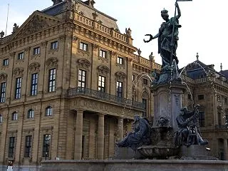 ドイツ旅行記 １９日ビュルツブルク レジ…