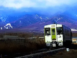 【小海線】落石の影響で小海～野辺山駅間が…