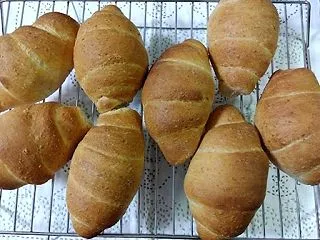全粒粉入りのロールパンを作りました